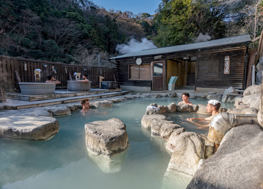 Hãy thư giãn cùng với trải nghiệm tắm onsen truyền thống 